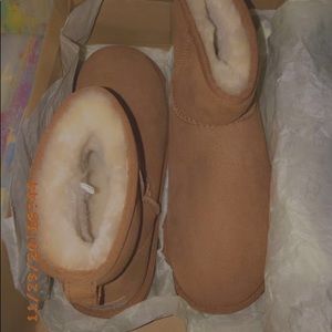Ugg boot mini 2 brand new still in box